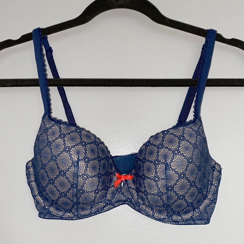 Victorias Secret Lace Bra 32D